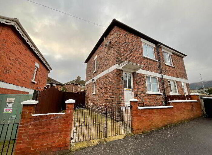 2 Bedroom Mid Terraced House To Rent In Dhu Varren Parade, Belfast, BT13