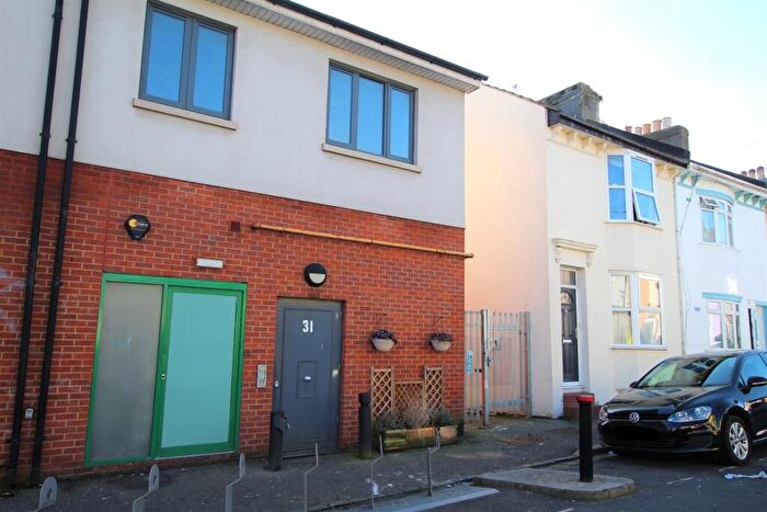 2 Bedroom Flat To Rent In Edinburgh Road, Brighton, BN2
