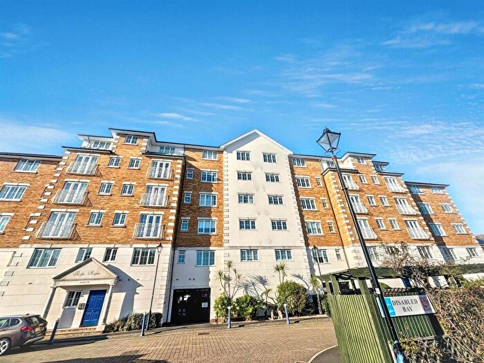2 Bedroom Flat For Sale In Golden Gate Way, Eastbourne, BN23