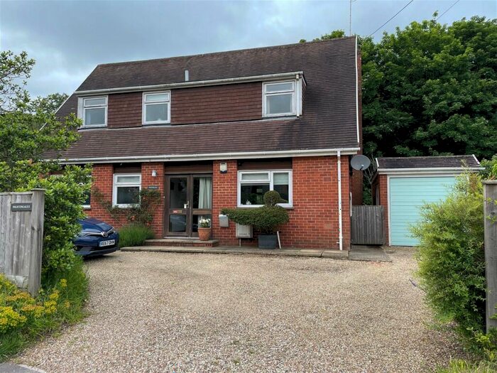 3 Bedroom Detached House For Sale In High Street, Hermitage, RG18