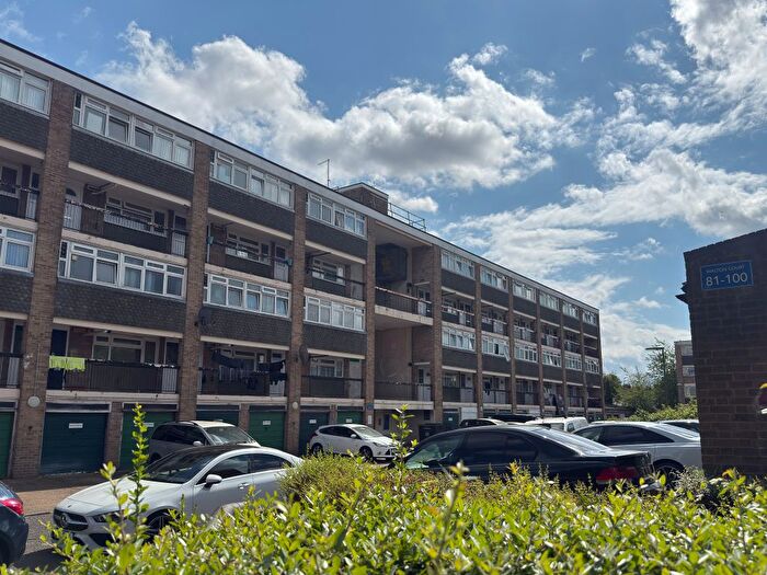 3 Bedroom Maisonette For Sale In Walton Court, Woking, GU21