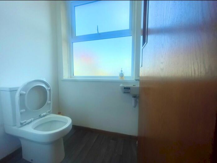 1 Bedroom House Of Multiple Occupation To Rent In High Street, Rochester, Kent, ME2