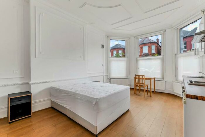 Studio To Rent In Manstone Road, Cricklewood, NW2