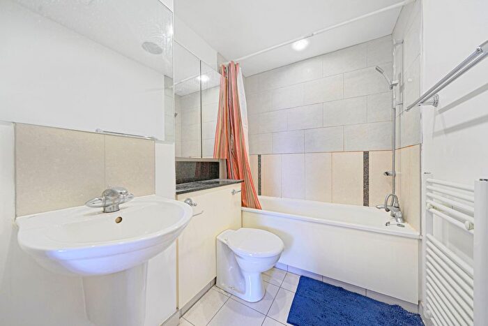 3 Bedroom Flat To Rent In Metro Central Heights, Newington Causeway, SE1