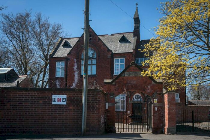 2 Bedroom Apartment To Rent In Wincolmlee, Hull, HU2