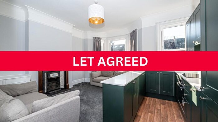 4 Bedroom Flat To Rent In Elspeth Road, Battersea, London, SW11