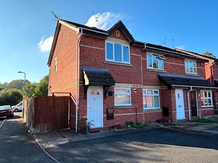 Terraced House To Rent In Terrys Close, Redditch, B98