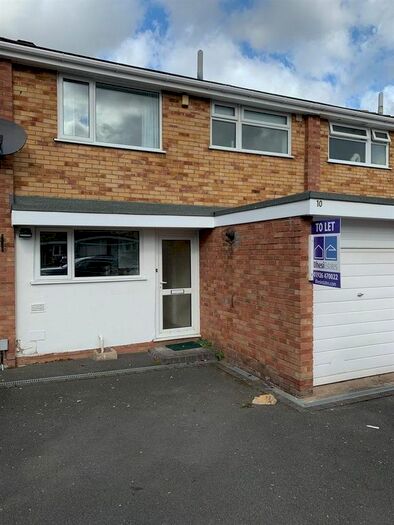 3 Bedroom Semi-Detached House To Rent In Holmes Road, Whitnash, Leamington Spa, CV31