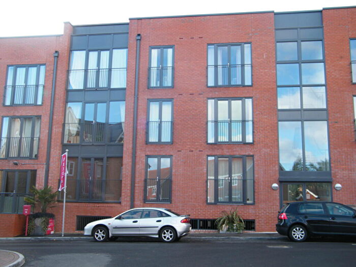 2 Bedroom Apartment To Rent In Cornwood House, Dickens Heath, B90