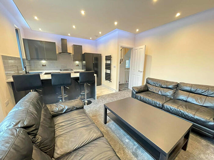 4 Bedroom Duplex To Rent In Broadway, Leeds, West Yorkshire, LS5