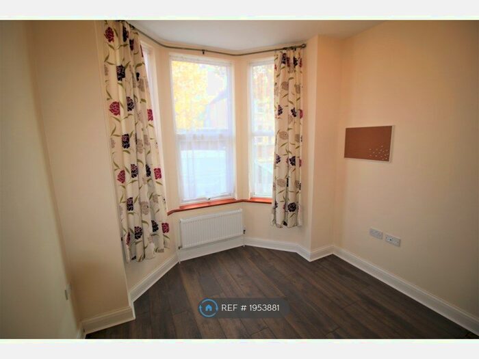 Studio To Rent In Cedar Road, London, NW2