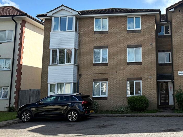 2 Bedroom Flat For Sale In Byron Way, Northolt, UB5