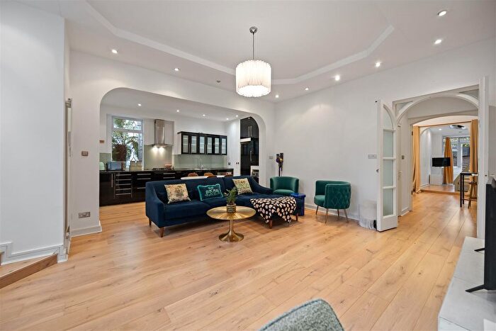 2 Bedroom Flat For Sale In Upper Park Road, Belsize Park, NW3