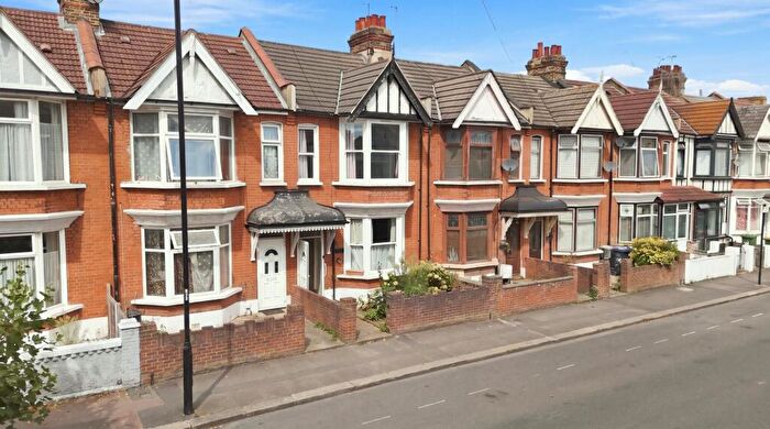 3 Bedroom Terraced House For Sale In Hatherley Gardens, London, E6