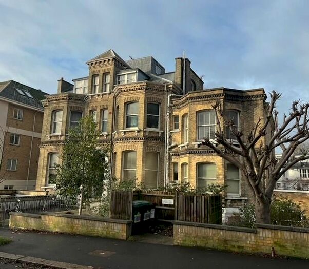 1 Bedroom Flat To Rent In Eaton Gardens, Hove, BN3