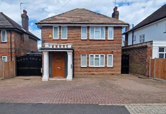 5 Bedroom Detached House To Rent In Green Lane, Edgware, HA8