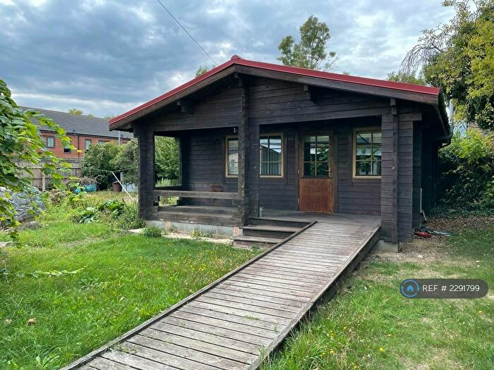 2 Bedroom Bungalow To Rent In Ramsden Square, Cambridge, CB4