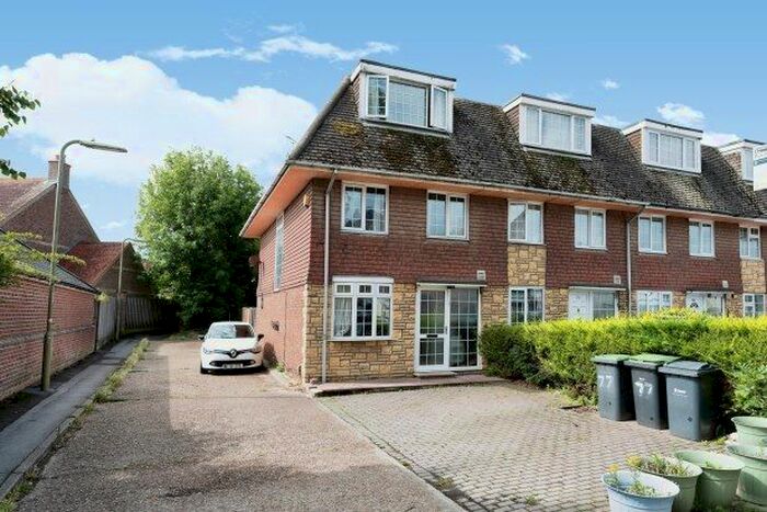 4 Bedroom Town House To Rent In Station Road, Hayling Island, PO11
