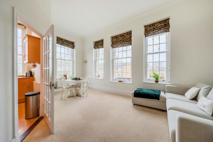 2 Bedroom Flat To Rent In Eastman Way, Epsom, KT19