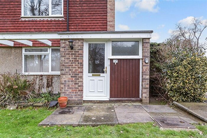 2 Bedroom Maisonette For Sale In London Road South, Merstham, Redhill, Surrey, RH1