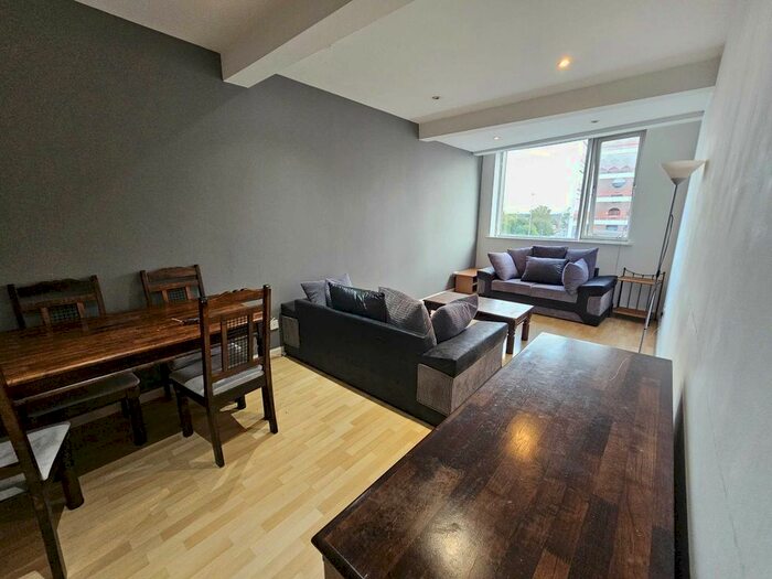 2 Bedroom Flat To Rent In Princess Street, Manchester, M1