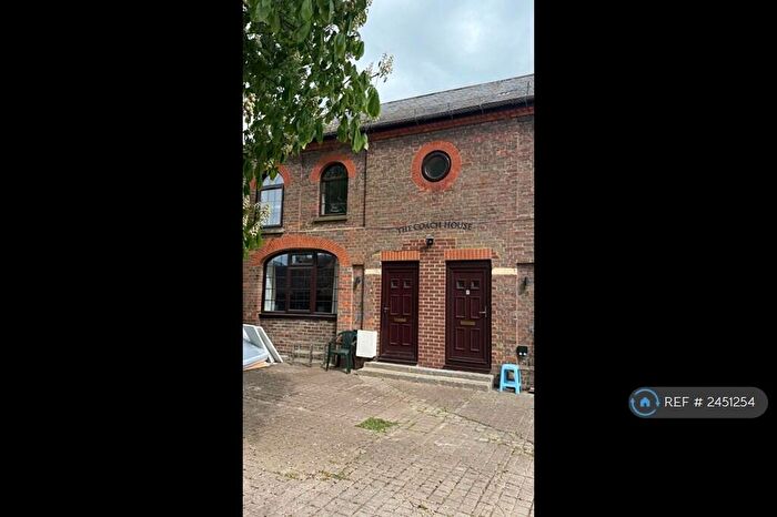 2 Bedroom Semi-Detached House To Rent In The Coach House, Dunstable, LU6