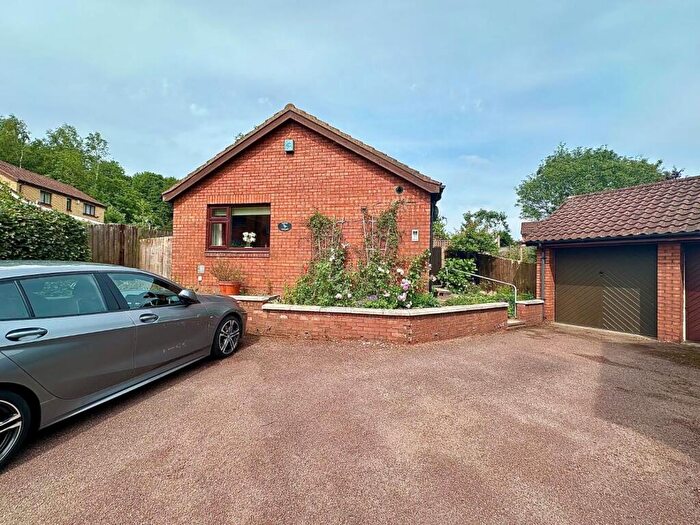 2 Bedroom Detached Bungalow For Sale In Lapwing Close, East Hunsbury, Northampton, NN4