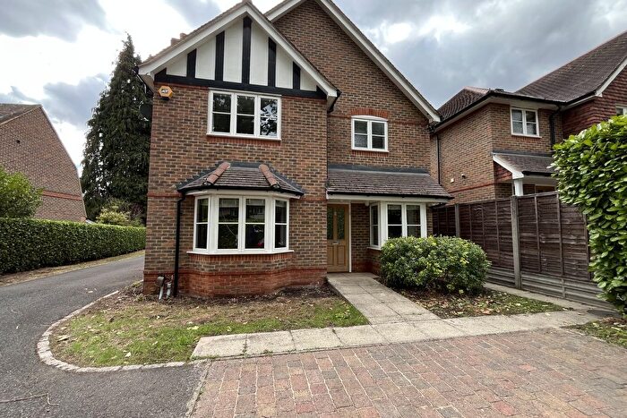 3 Bedroom Detached House To Rent In East Hill, Woking, Surrey, GU22
