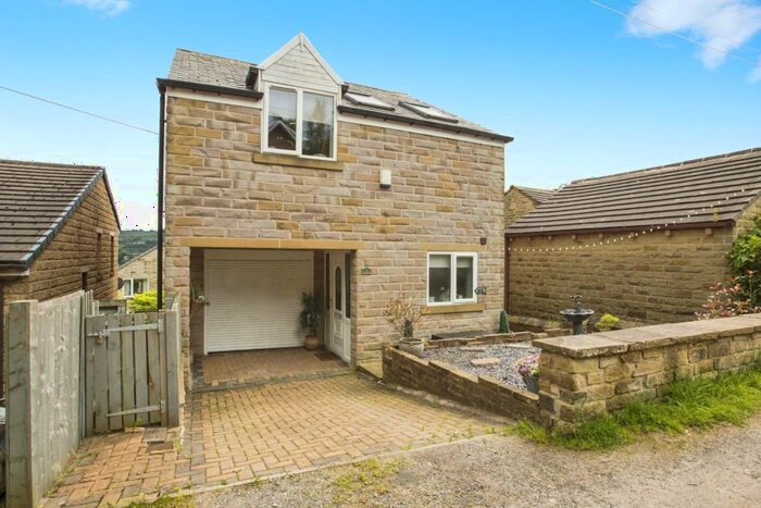 3 Bedroom Detached House For Sale In New Road, Greetland, Halifax, HX4