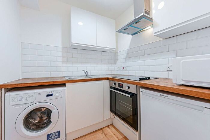 1 Bedroom Flat To Rent In Philbeach Gardens, Earls Court, London, SW5