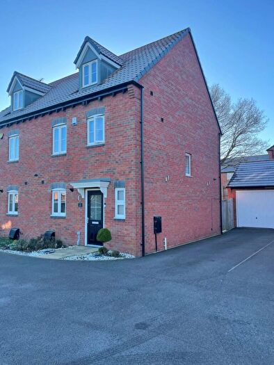 4 Bedroom Semi-Detached House To Rent In Derbyshire Way, Coventry, CV2