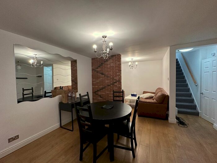 2 Bedroom Flat To Rent In Wisley House, Rampayne St, London, SW1V