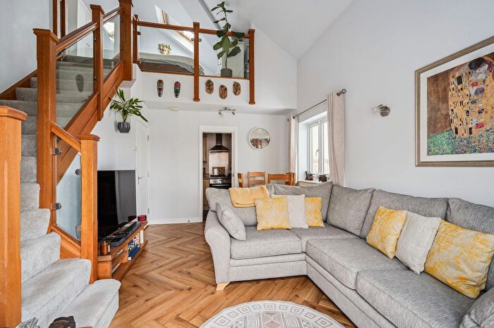 2 Bedroom Property For Sale In Ley Farm Close, Watford, WD25