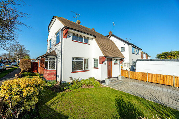 3 Bedroom Detached House For Sale In Glynde Way, Southend-on-Sea, SS2