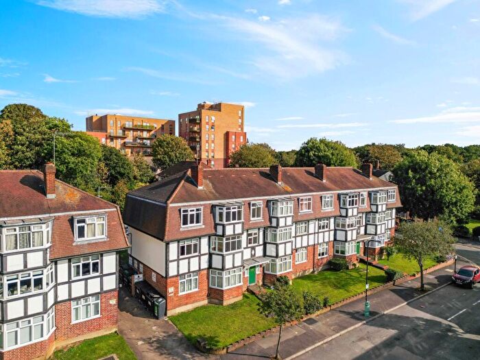 2 Bedroom Apartment For Sale In Fernhill Court, London, E17