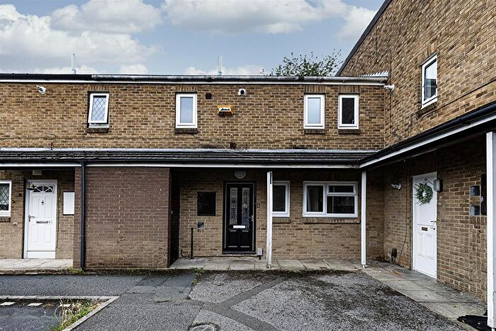 3 Bedroom Terraced House For Sale In Elder Grove Mews, Netherton, Huddersfield, HD4