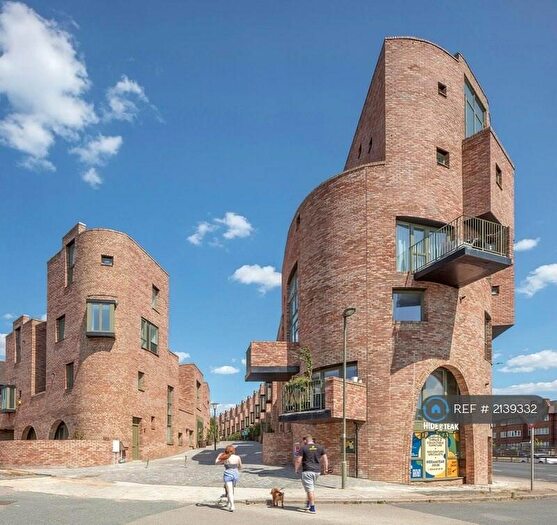 2 Bedroom Penthouse To Rent In Edgewood Mews, London, N3