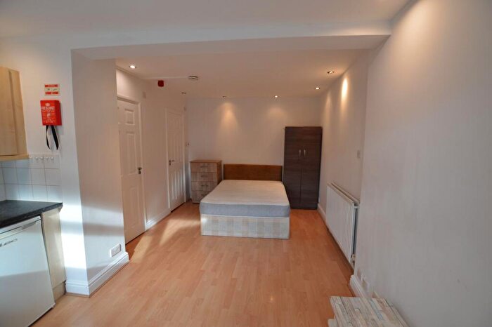Flat To Rent In Hainault Road, E11