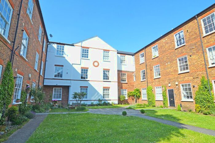 1 Bedroom Flat To Rent In Courtyard Apartments, B Hampton Road, Teddington, TW11