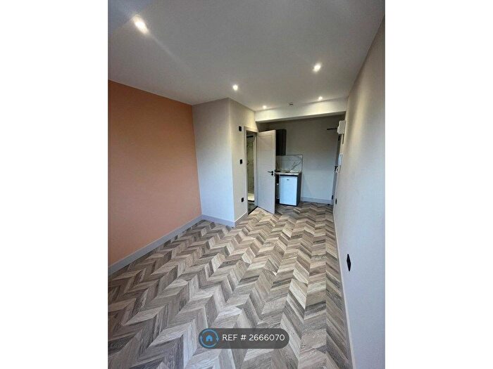 Studio To Rent In Wilverley Crescent, New Malden, KT3