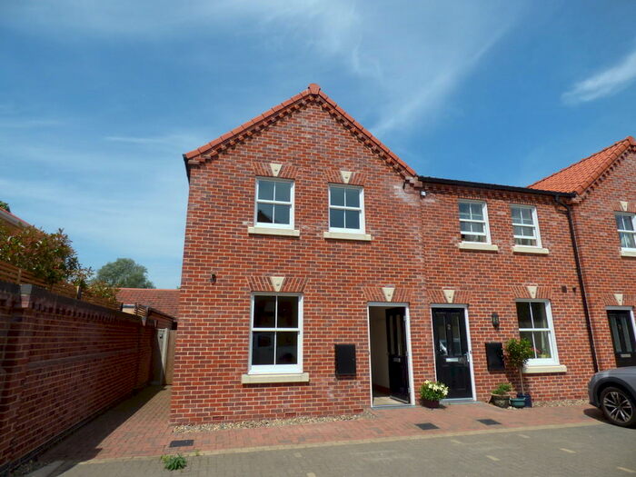 3 Bedroom End Of Terrace House To Rent In Aldred Court, Beccles, NR34