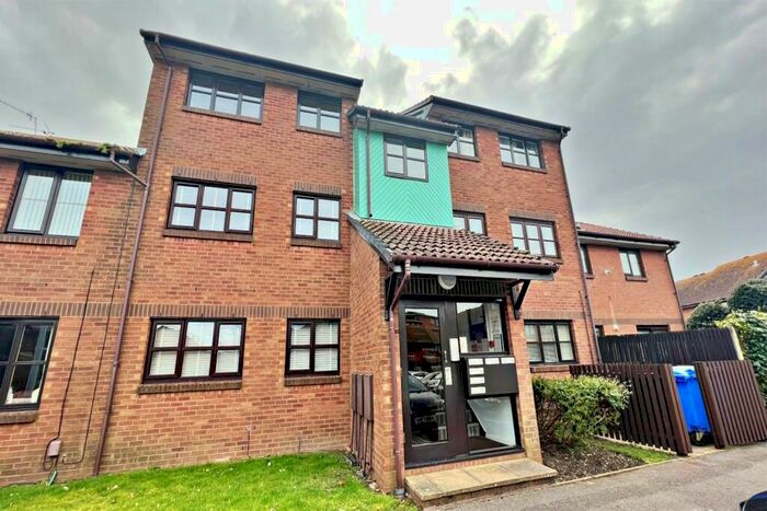 2 Bedroom Flat To Rent In Baiter Park, BH15
