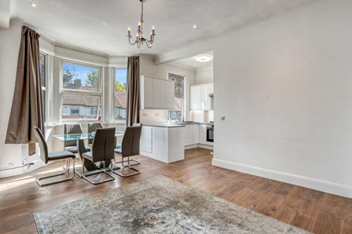 2 Bedroom Flat To Rent In Station Road, London ., N3