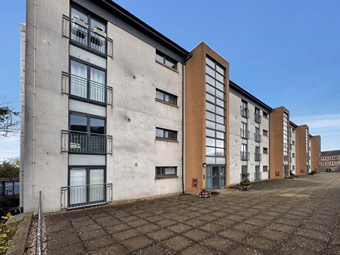 2 Bedroom Flat For Sale In White Cart Court, Shawlands, G43