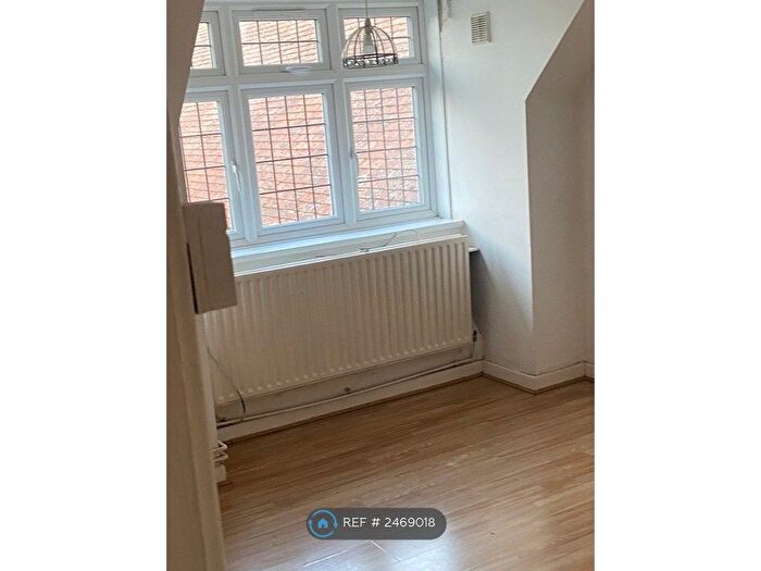 2 Bedroom Flat To Rent In Culling Road, London, SE16