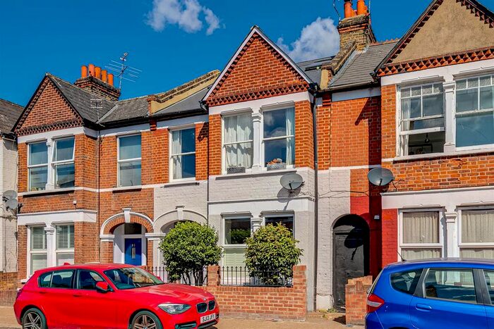 2 Bedroom Flat To Rent In Penwith Road, London, SW18