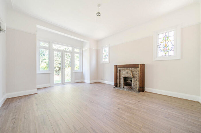 3 Bedroom Bungalow For Sale In Ennismore Gardens, Southend-on-Sea, Essex, SS2