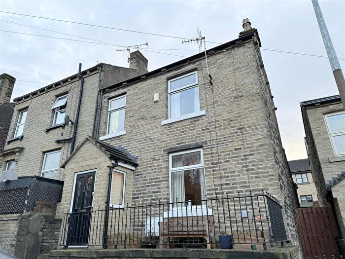 2 Bedroom End Of Terrace House For Sale In High Street, Cleckheaton, BD19
