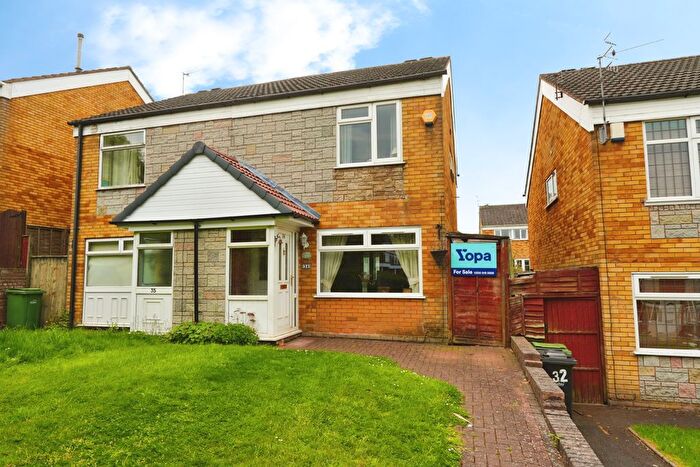 3 Bedroom Semi-Detached House For Sale In Wiltshire Drive, Halesowen, B63