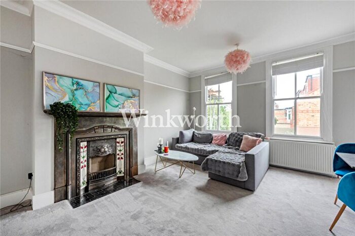 1 Bedroom Apartment For Sale In Fox Lane, London, N13